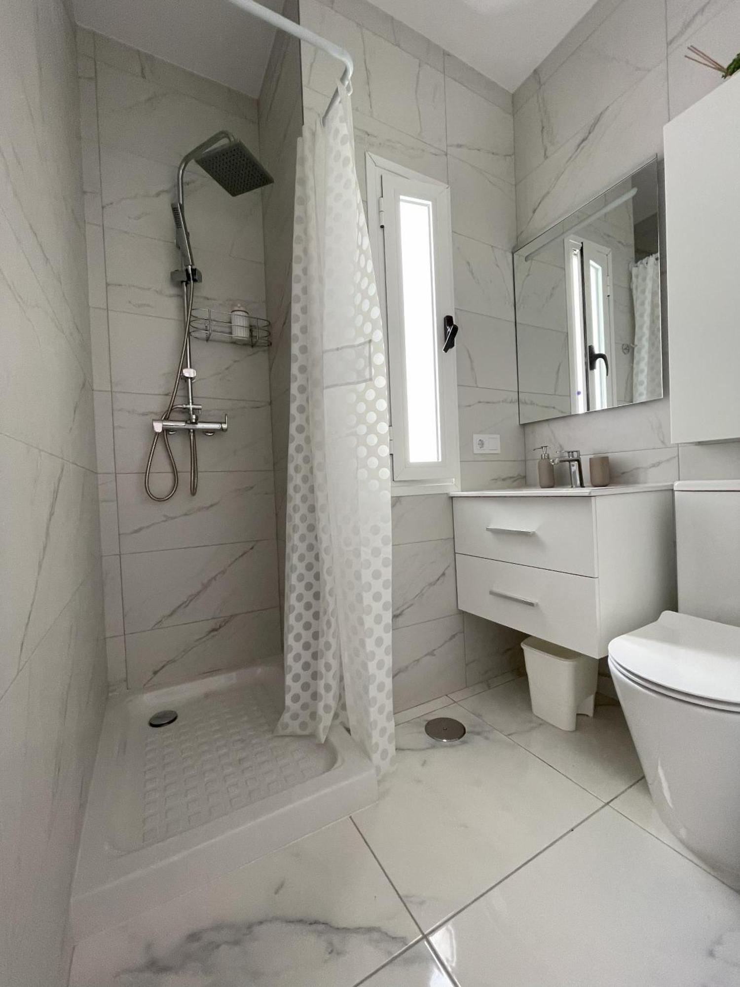 Newly Renovated With 2 Terrace, 2 Bedroom, 5min Appartement *